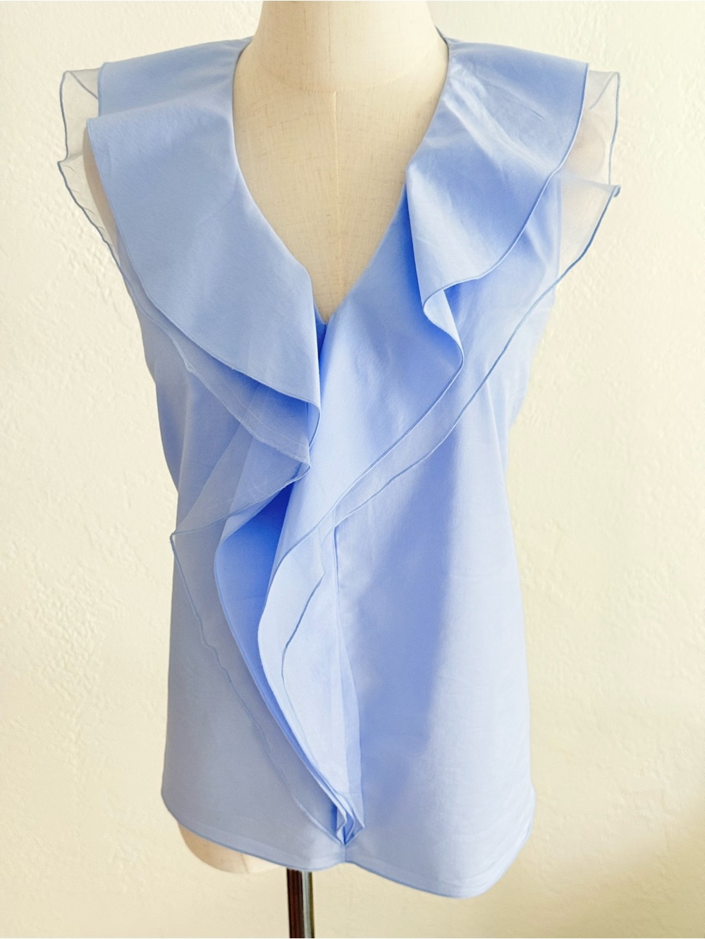 Elie Tahari Light Blue Ruffle V-Neck Sleeveless Camisole Pastel Top S